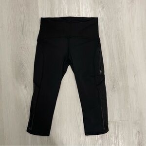 Lululemon crop leggings size 4 black mesh
